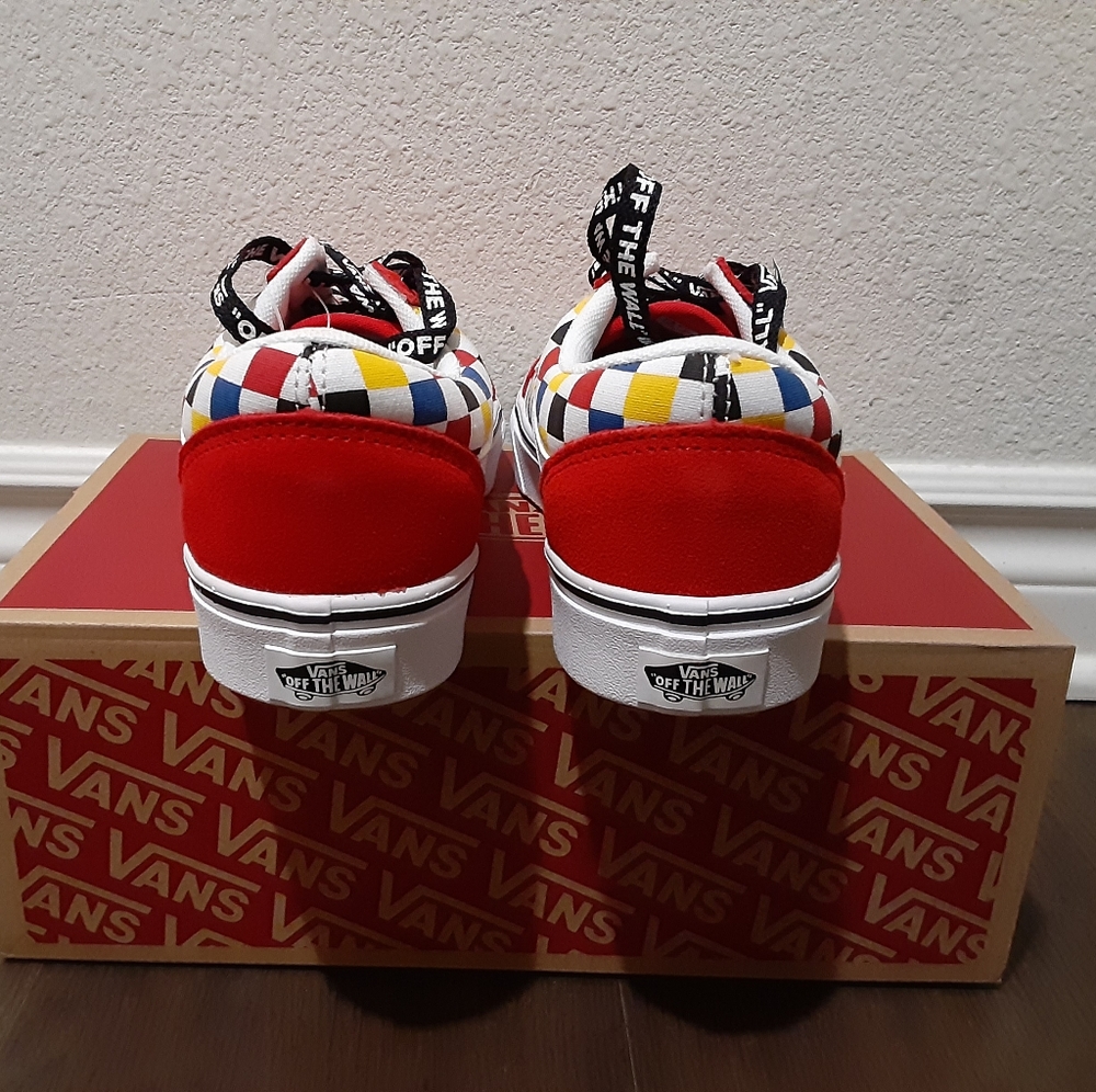 Vans - Picture 2 of 4